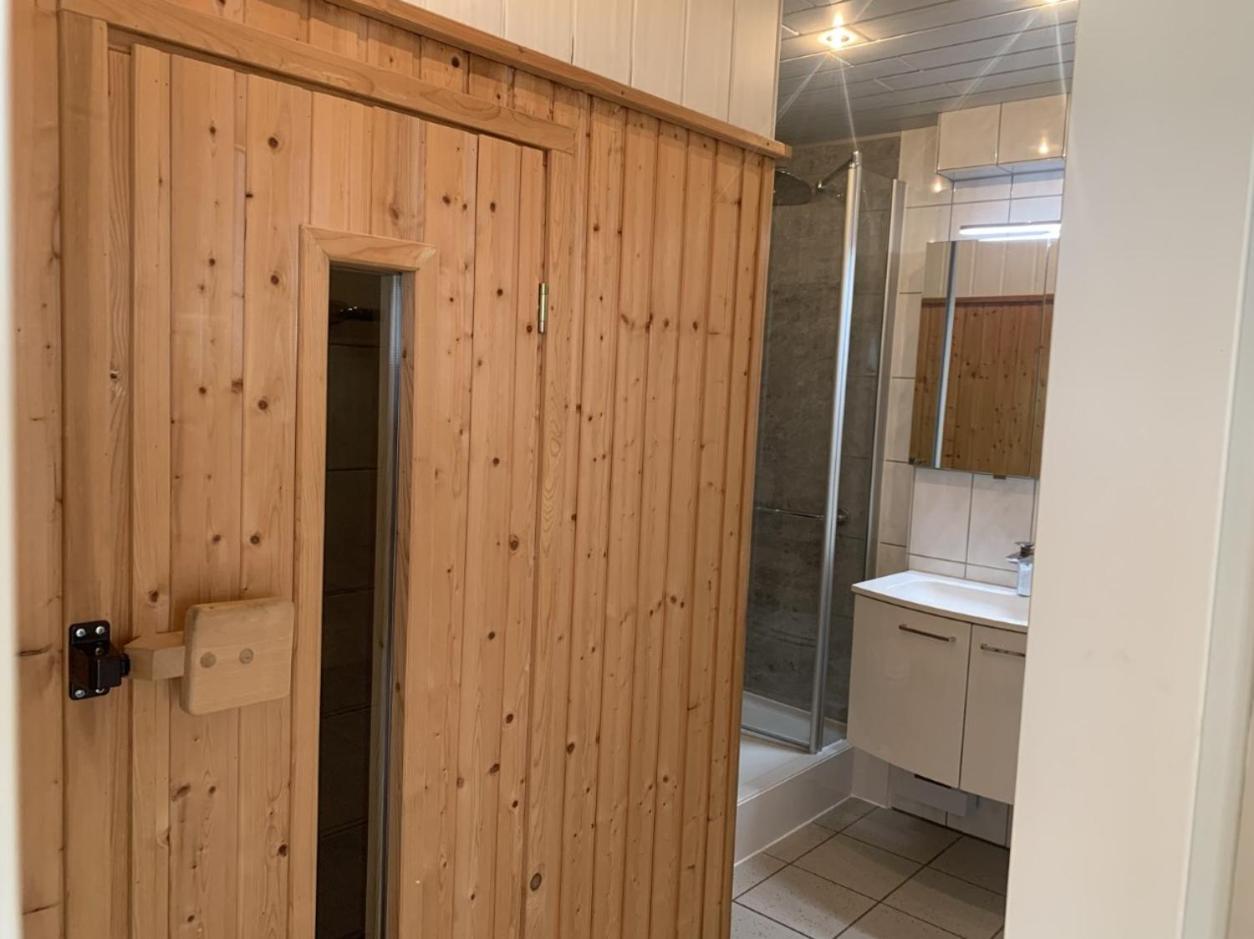 Im Herzen Von Wiesdorf- Blick Auf Das Bayer-Kreuz -Appartement Mit 2 Schlafzimmern-Fuer 3 Personen -Zentral Gelegen - Friedrich Ebert Platz 5A , 4Te Etage - Dachterrasse Und Sauna - Kaution Pflicht - Leverkusen Kültér fotó