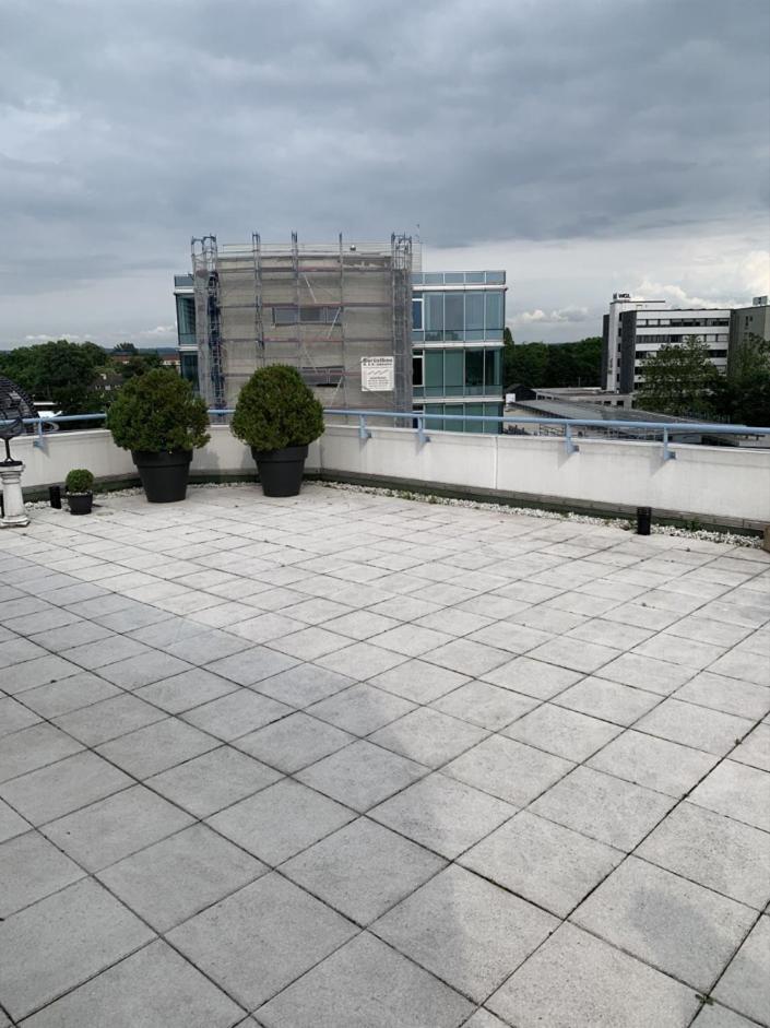 Im Herzen Von Wiesdorf- Blick Auf Das Bayer-Kreuz -Appartement Mit 2 Schlafzimmern-Fuer 3 Personen -Zentral Gelegen - Friedrich Ebert Platz 5A , 4Te Etage - Dachterrasse Und Sauna - Kaution Pflicht - Leverkusen Kültér fotó