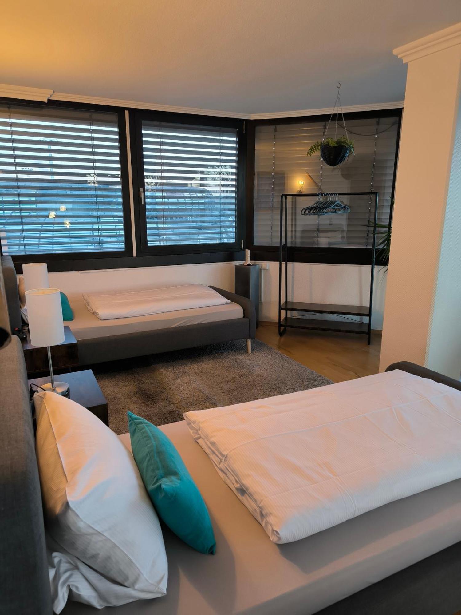 Im Herzen Von Wiesdorf- Blick Auf Das Bayer-Kreuz -Appartement Mit 2 Schlafzimmern-Fuer 3 Personen -Zentral Gelegen - Friedrich Ebert Platz 5A , 4Te Etage - Dachterrasse Und Sauna - Kaution Pflicht - Leverkusen Kültér fotó