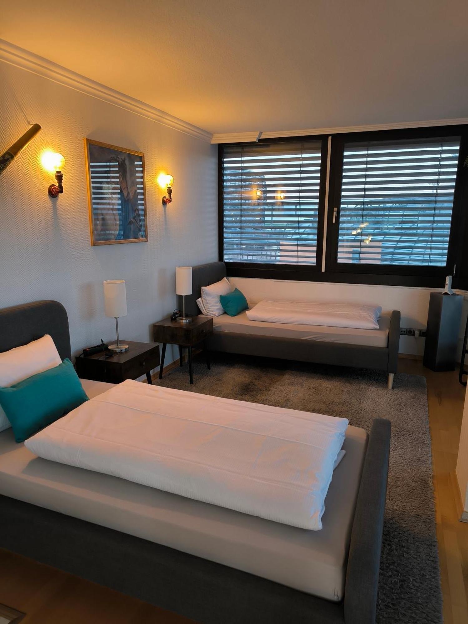 Im Herzen Von Wiesdorf- Blick Auf Das Bayer-Kreuz -Appartement Mit 2 Schlafzimmern-Fuer 3 Personen -Zentral Gelegen - Friedrich Ebert Platz 5A , 4Te Etage - Dachterrasse Und Sauna - Kaution Pflicht - Leverkusen Kültér fotó