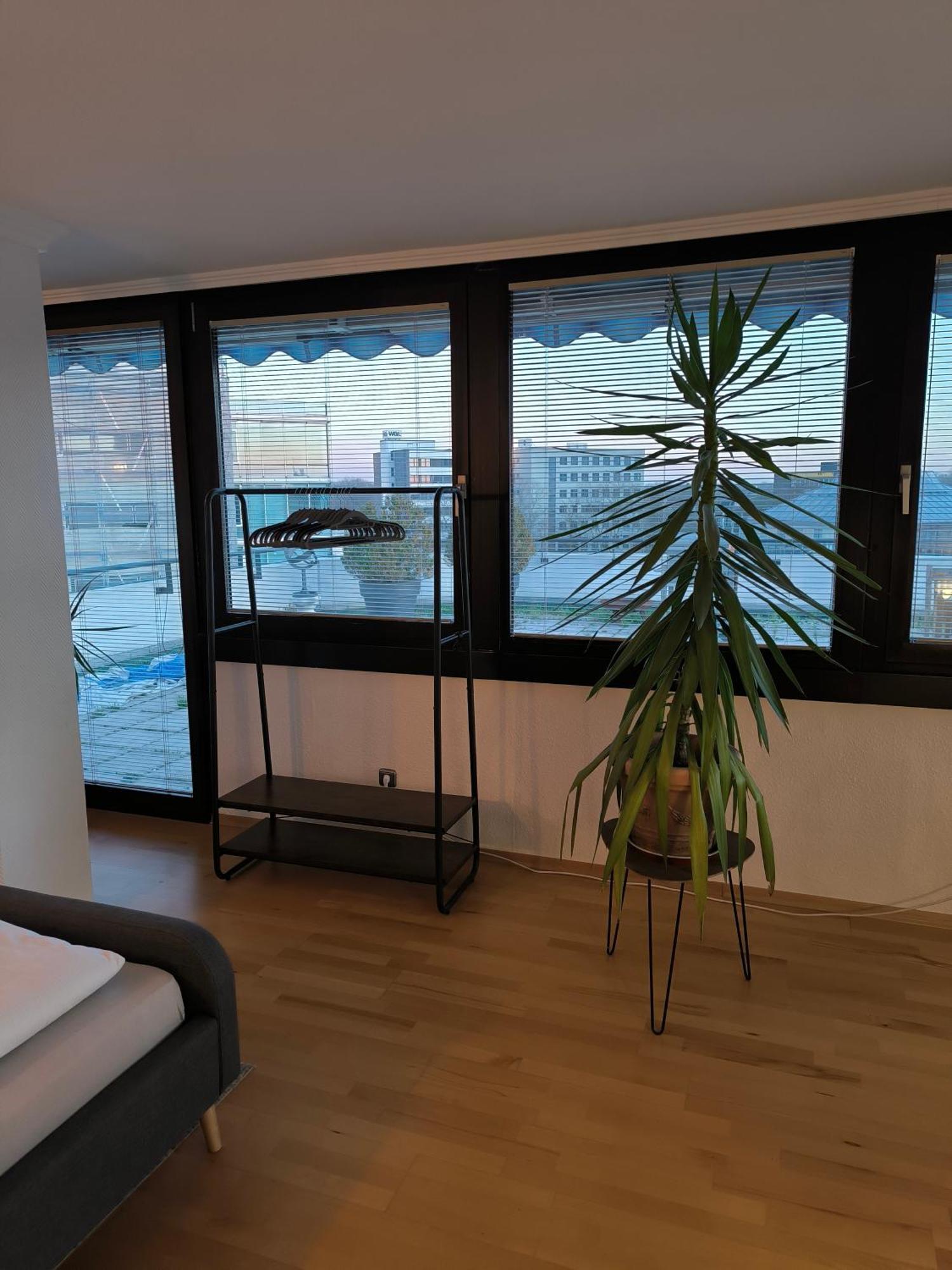 Im Herzen Von Wiesdorf- Blick Auf Das Bayer-Kreuz -Appartement Mit 2 Schlafzimmern-Fuer 3 Personen -Zentral Gelegen - Friedrich Ebert Platz 5A , 4Te Etage - Dachterrasse Und Sauna - Kaution Pflicht - Leverkusen Kültér fotó