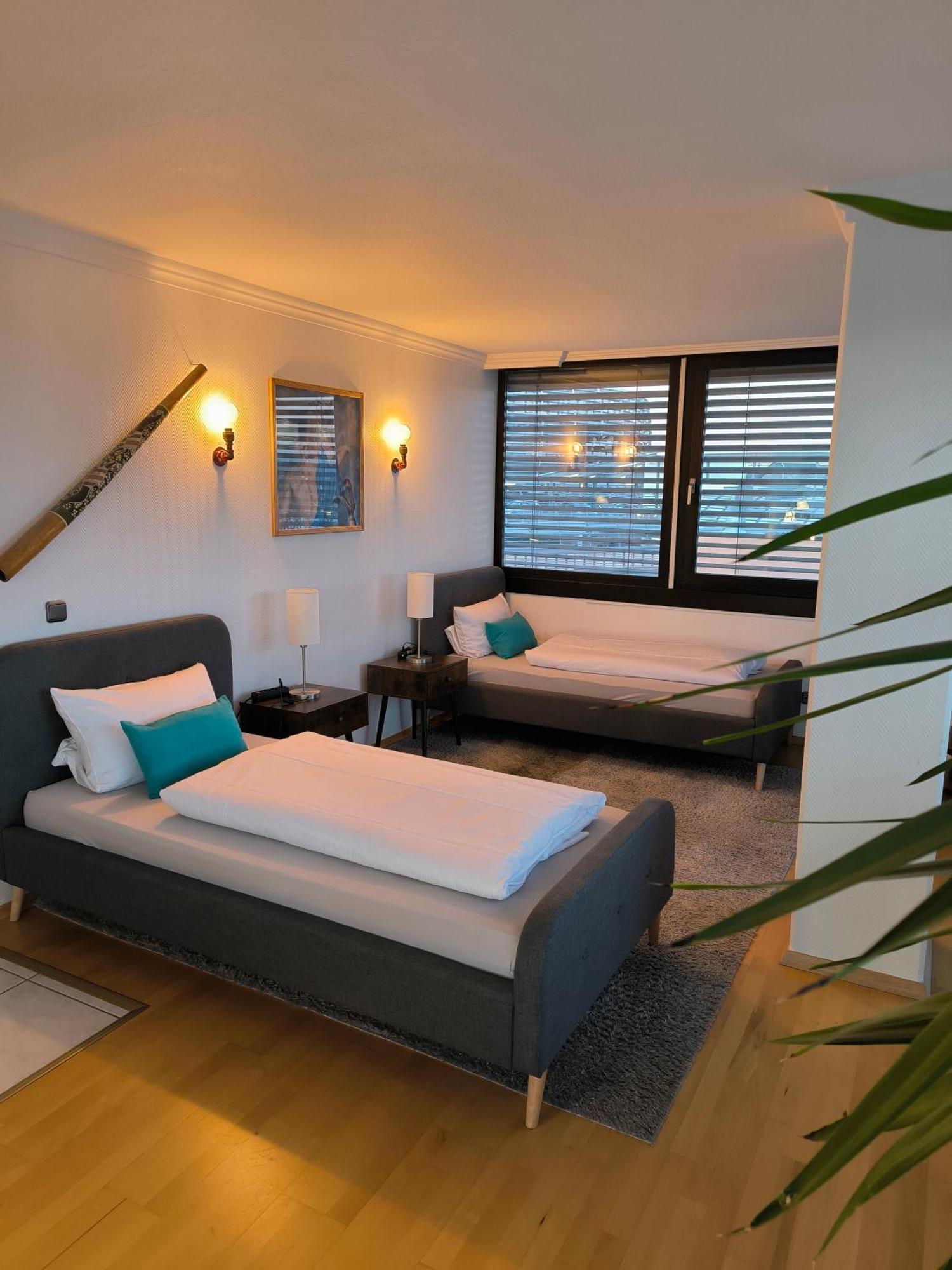 Im Herzen Von Wiesdorf- Blick Auf Das Bayer-Kreuz -Appartement Mit 2 Schlafzimmern-Fuer 3 Personen -Zentral Gelegen - Friedrich Ebert Platz 5A , 4Te Etage - Dachterrasse Und Sauna - Kaution Pflicht - Leverkusen Kültér fotó