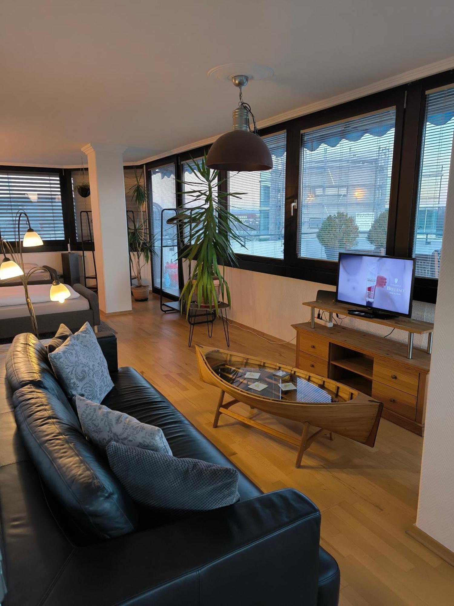 Im Herzen Von Wiesdorf- Blick Auf Das Bayer-Kreuz -Appartement Mit 2 Schlafzimmern-Fuer 3 Personen -Zentral Gelegen - Friedrich Ebert Platz 5A , 4Te Etage - Dachterrasse Und Sauna - Kaution Pflicht - Leverkusen Kültér fotó